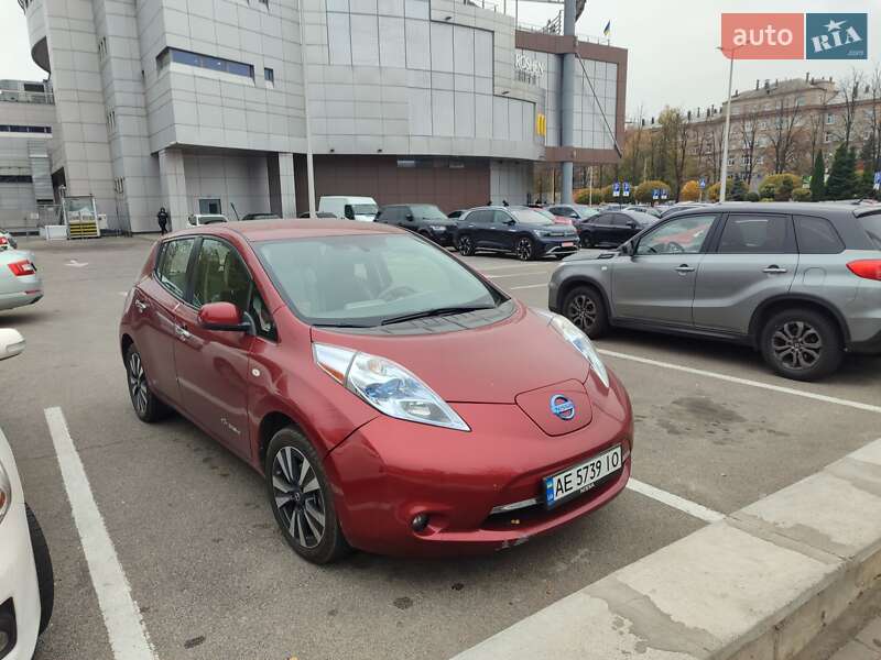 Хетчбек Nissan Leaf 2012 в Дніпрі