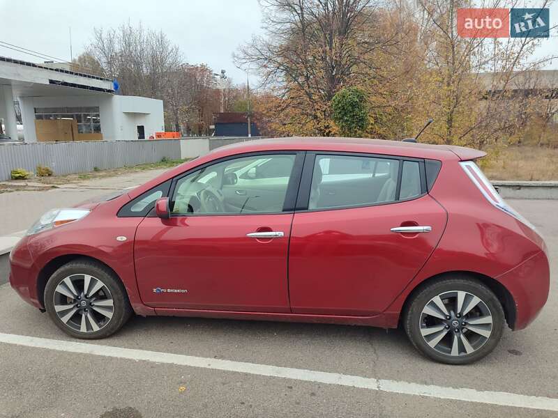 Хетчбек Nissan Leaf 2012 в Дніпрі