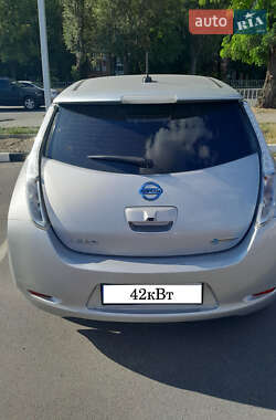 Хетчбек Nissan Leaf 2015 в Дніпрі