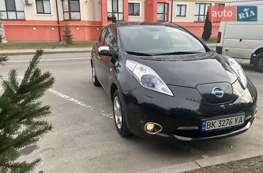 Хэтчбек Nissan Leaf 2013 в 