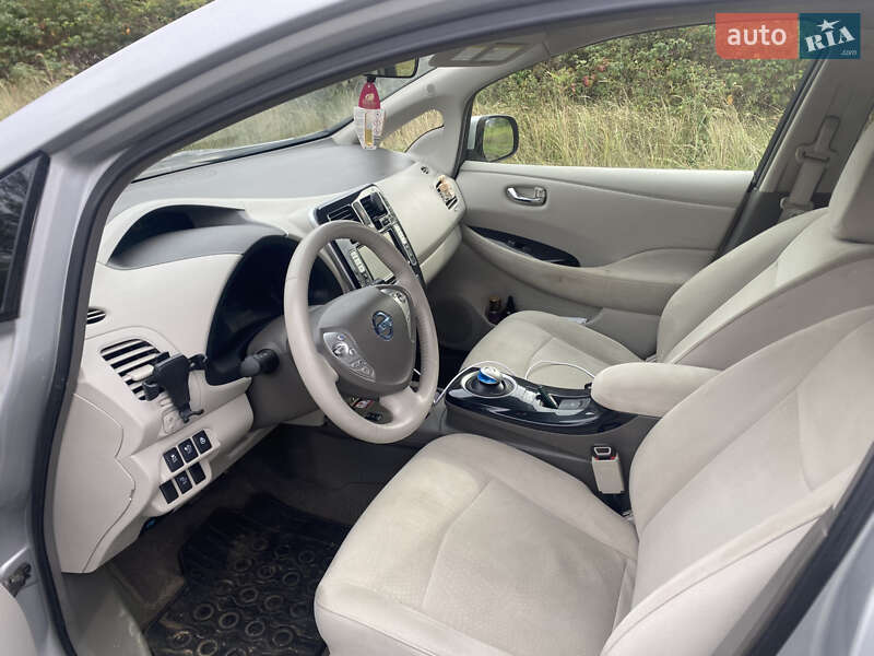 Хетчбек Nissan Leaf 2012 в Ужгороді
