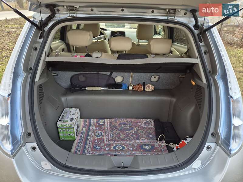 Хэтчбек Nissan Leaf 2012 в Киеве