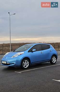 Хэтчбек Nissan Leaf 2010 в 