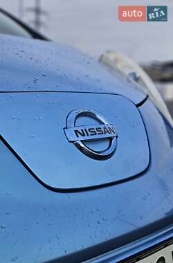Хэтчбек Nissan Leaf 2010 в 