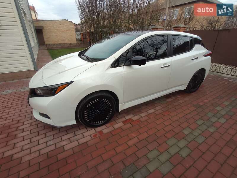 Хэтчбек Nissan Leaf 2023 в Белой Церкви