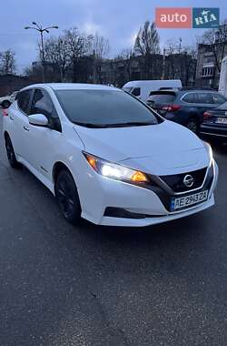 Хетчбек Nissan Leaf 2018 в Дніпрі