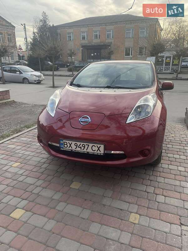 Хэтчбек Nissan Leaf 2014 в Полонном