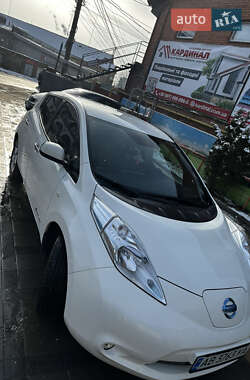 Хэтчбек Nissan Leaf 2016 в 