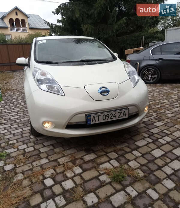 Хетчбек Nissan Leaf 2012 в Івано-Франківську