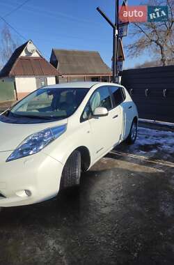 Хэтчбек Nissan Leaf 2012 в Заставной