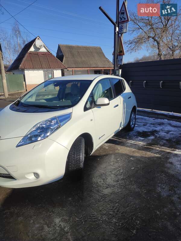 Хетчбек Nissan Leaf 2012 в 