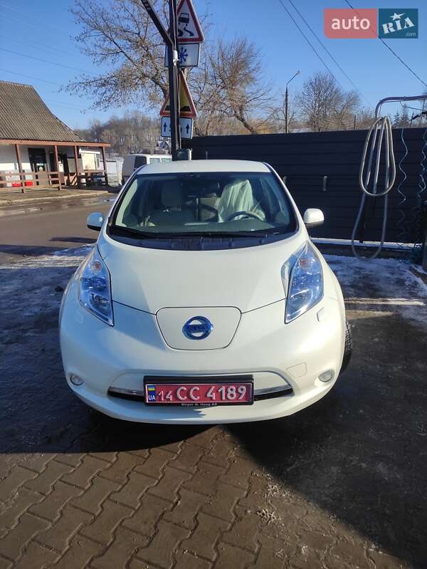 Хэтчбек Nissan Leaf 2012 в Заставной