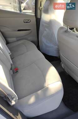 Хэтчбек Nissan Leaf 2012 в Заставной