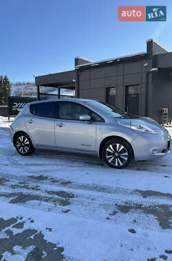 Хетчбек Nissan Leaf 2016 в Воловцю