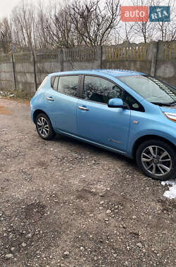 Хэтчбек Nissan Leaf 2015 в 