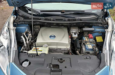 Хэтчбек Nissan Leaf 2015 в 