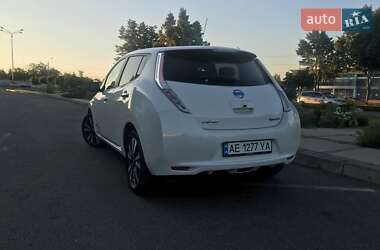 Хетчбек Nissan Leaf 2017 в 