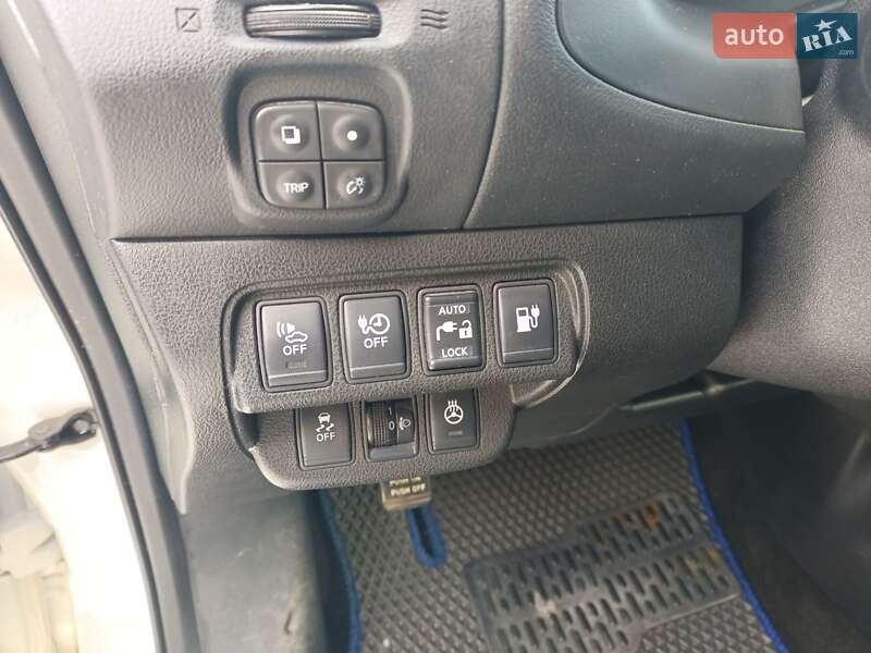 Хетчбек Nissan Leaf 2014 в Луцьку