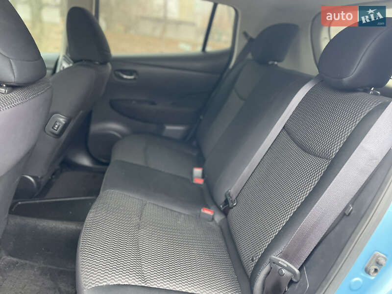 Хетчбек Nissan Leaf 2014 в Дніпрі