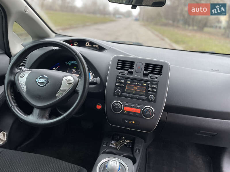 Хетчбек Nissan Leaf 2014 в Дніпрі
