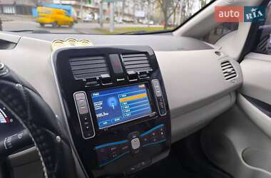 Хэтчбек Nissan Leaf 2015 в 