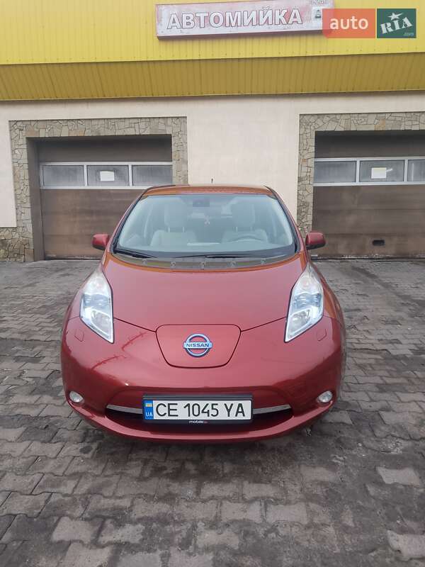 Хэтчбек Nissan Leaf 2011 в 