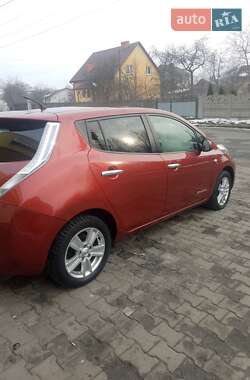 Хэтчбек Nissan Leaf 2011 в 
