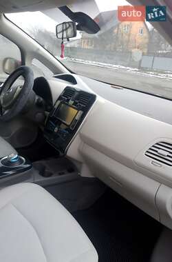 Хэтчбек Nissan Leaf 2011 в 