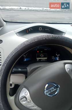Хэтчбек Nissan Leaf 2011 в 