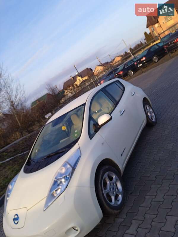 Хэтчбек Nissan Leaf 2012 в Виннице