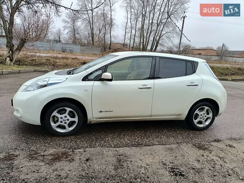 Хэтчбек Nissan Leaf 2012 в Березане