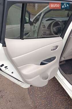 Хэтчбек Nissan Leaf 2012 в Березане