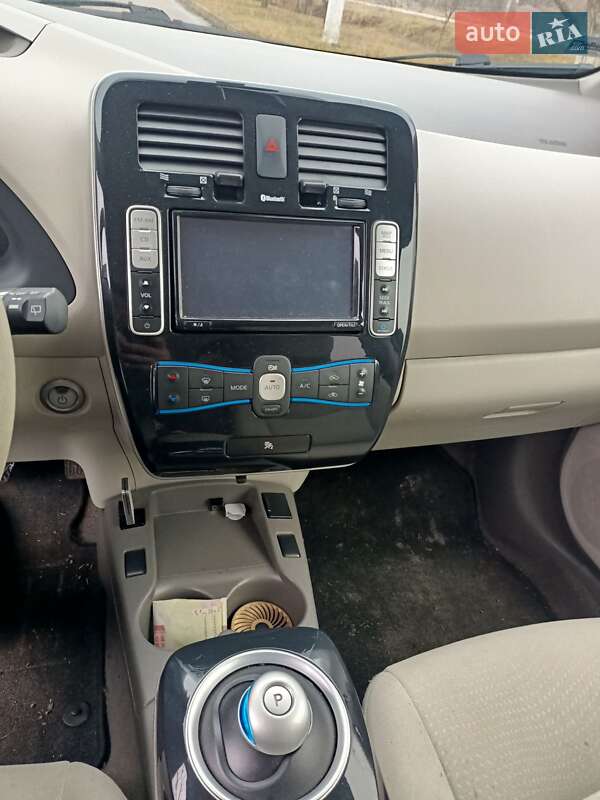 Хэтчбек Nissan Leaf 2012 в Березане