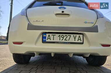 Хэтчбек Nissan Leaf 2012 в 