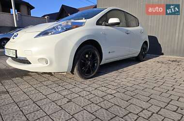 Хэтчбек Nissan Leaf 2012 в 