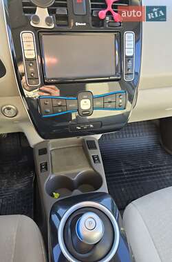 Хэтчбек Nissan Leaf 2012 в 