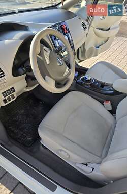 Хэтчбек Nissan Leaf 2012 в 