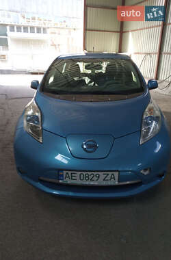 Хетчбек Nissan Leaf 2011 в Дніпрі