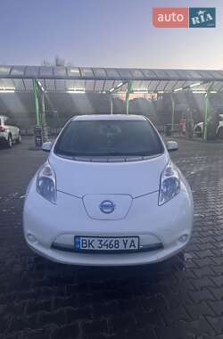 Хэтчбек Nissan Leaf 2013 в Гоще