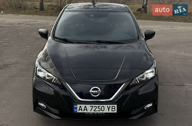 Хэтчбек Nissan Leaf 2018 в 