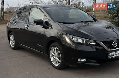Хэтчбек Nissan Leaf 2018 в 