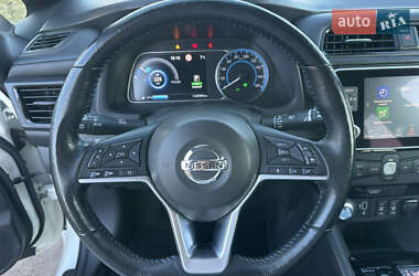 Хэтчбек Nissan Leaf 2019 в 
