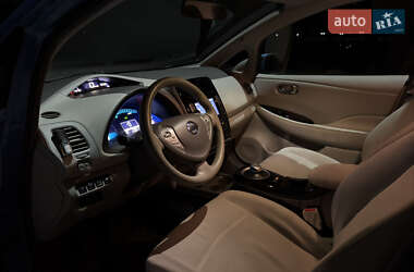 Хетчбек Nissan Leaf 2013 в 