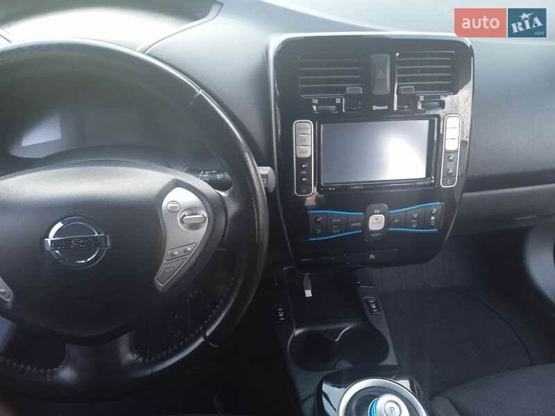 Хэтчбек Nissan Leaf 2015 в Тернополе