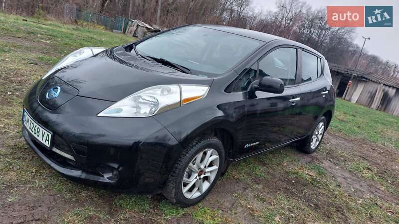 Хэтчбек Nissan Leaf 2015 в 