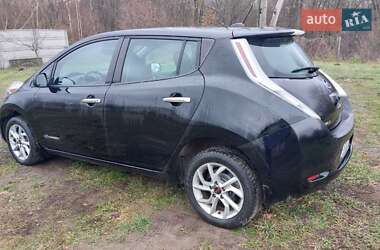 Хэтчбек Nissan Leaf 2015 в 