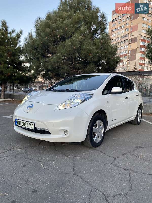 Хэтчбек Nissan Leaf 2014 в Одессе