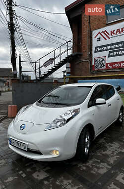 Хэтчбек Nissan Leaf 2016 в 