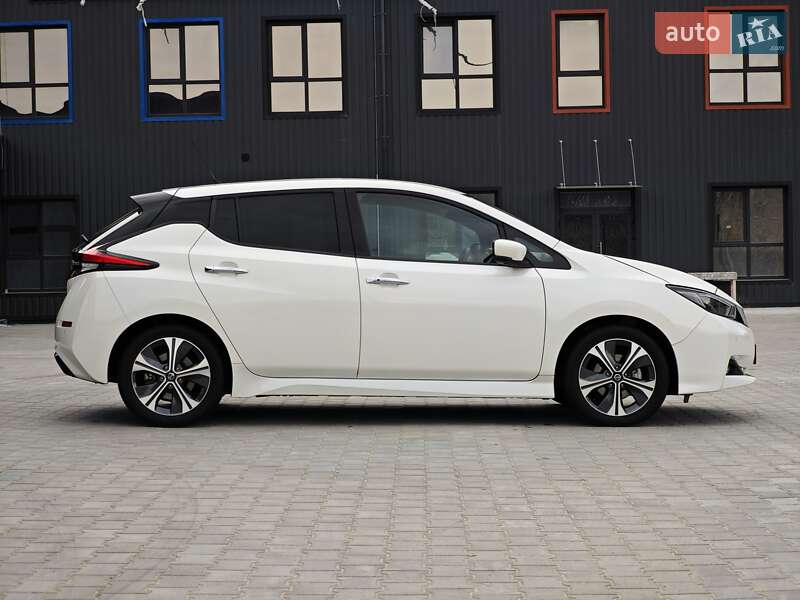 Хэтчбек Nissan Leaf 2020 в Дубно