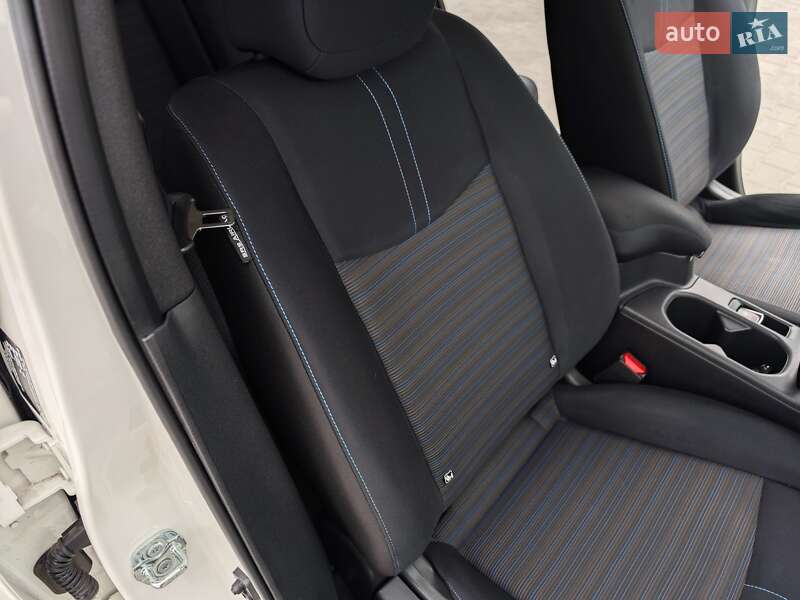 Хэтчбек Nissan Leaf 2020 в Дубно